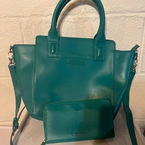 Beautiful turquoise leather Vera Bradley purse and wallet!